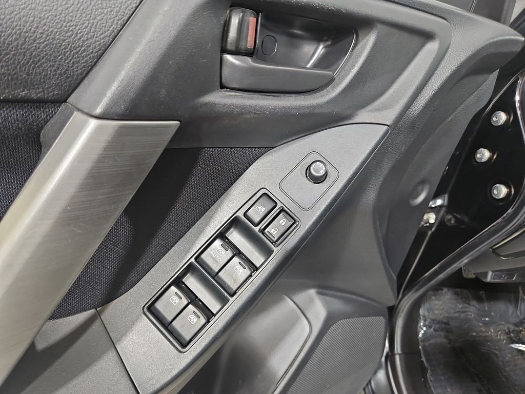 Used 2014 Black Subaru 2.5i image 12