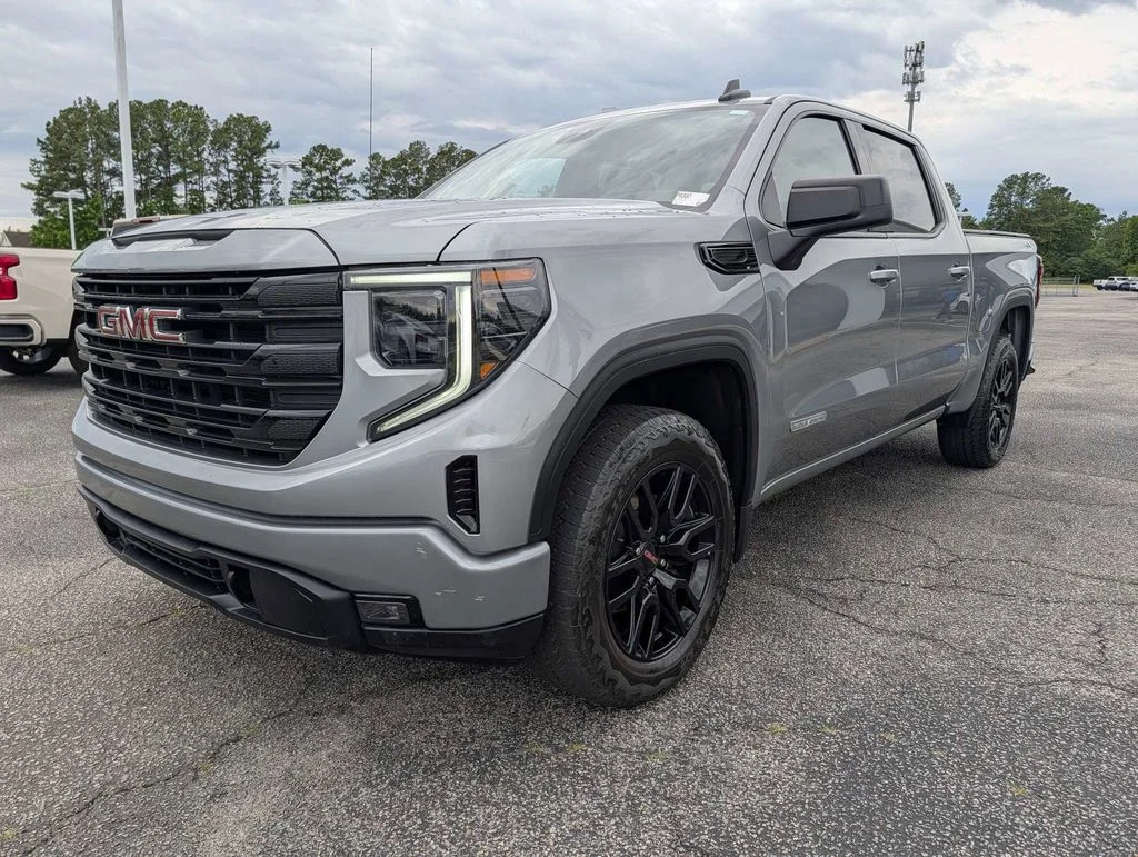 Used 2024 Silver GMC Elevation image 10
