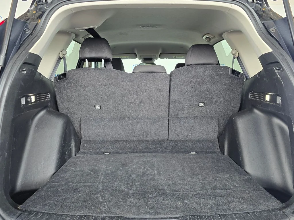 Used 2025  Honda LX image 32