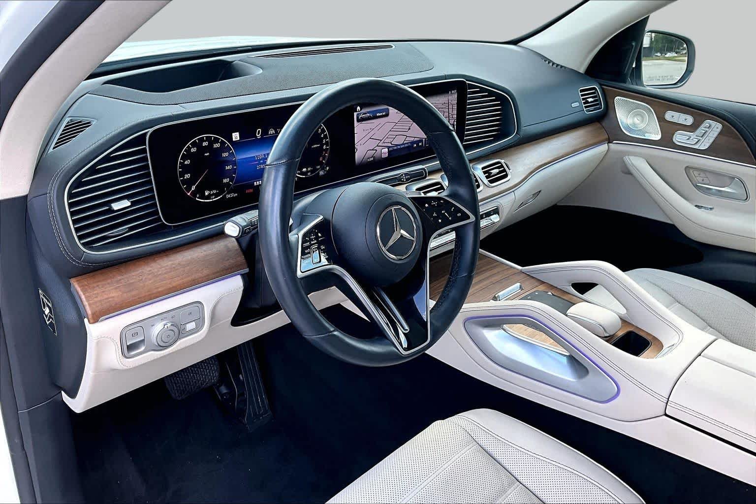 Used 2025 Polar White Mercedes-Benz GLE 450e image 18