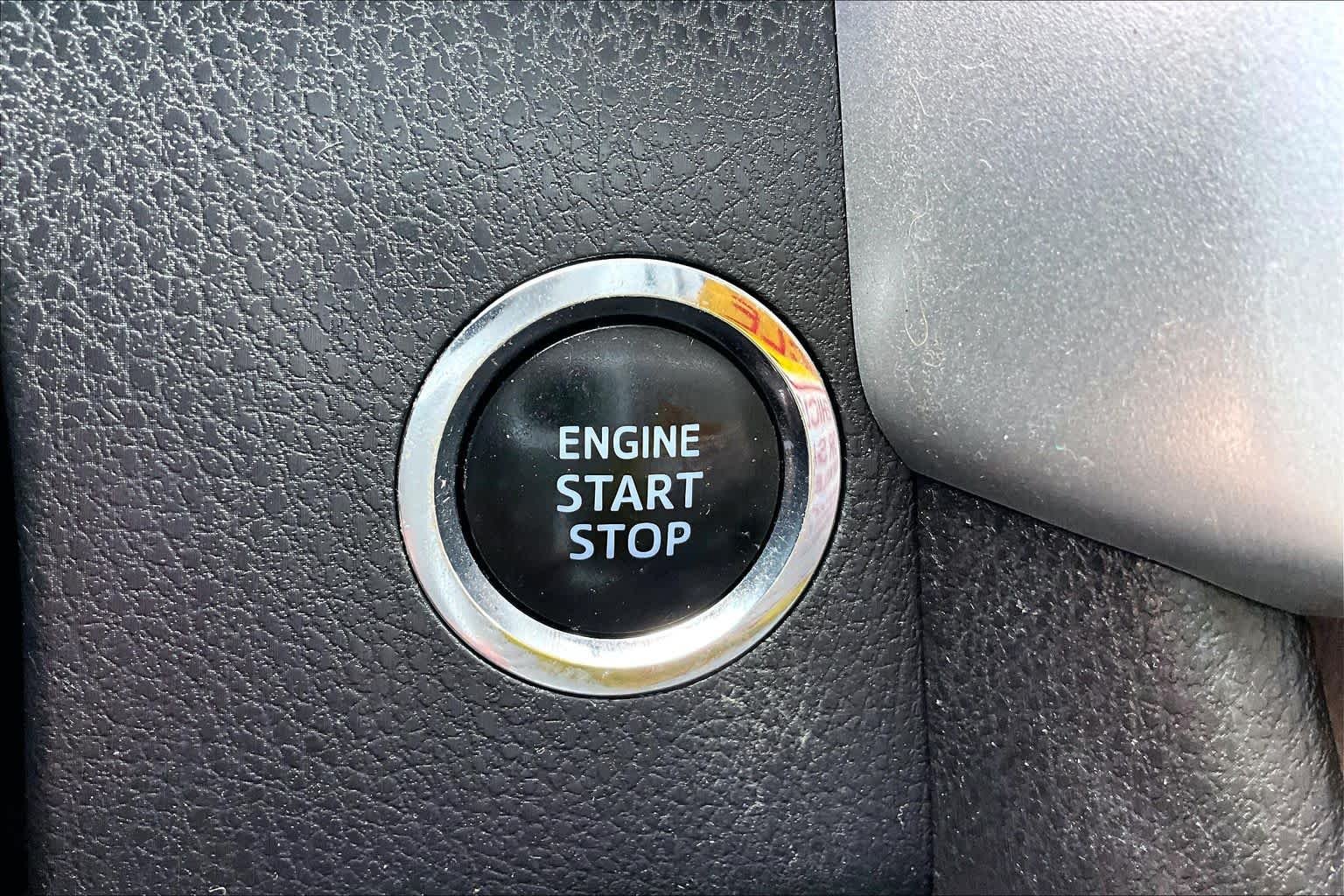 Used 2015 Predawn Gray Mica Toyota XLE image 32
