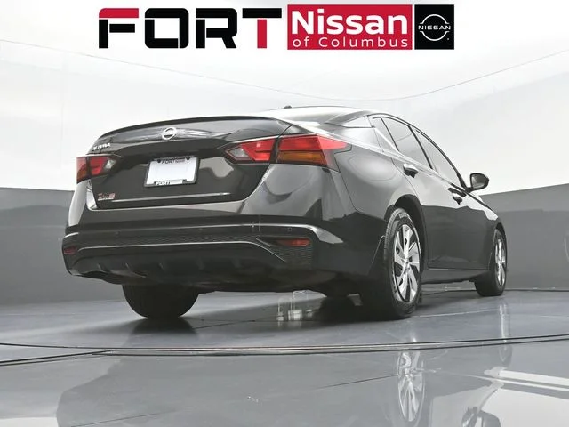 Used 2020 Black Nissan 2.5 S image 33