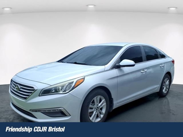 Used 2015 Silver Hyundai SE image 1