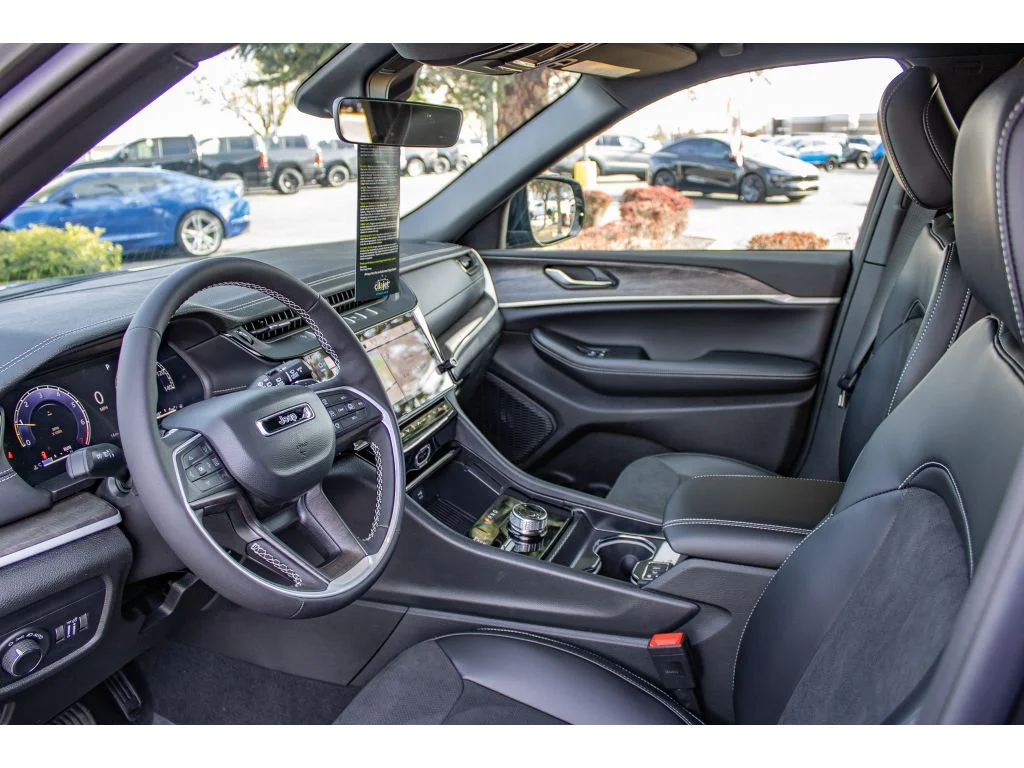 New 2026 Baltic Gray Metallic Clearcoat Jeep Laredo Altitude image 27