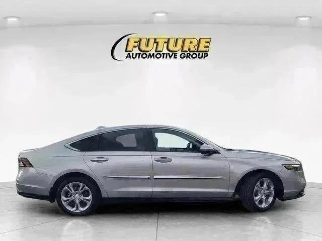 Used 2023  Honda LX image 3