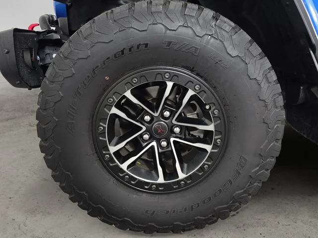 Used 2024 Hydro Blue Pearl Coat Jeep Rubicon X image 9