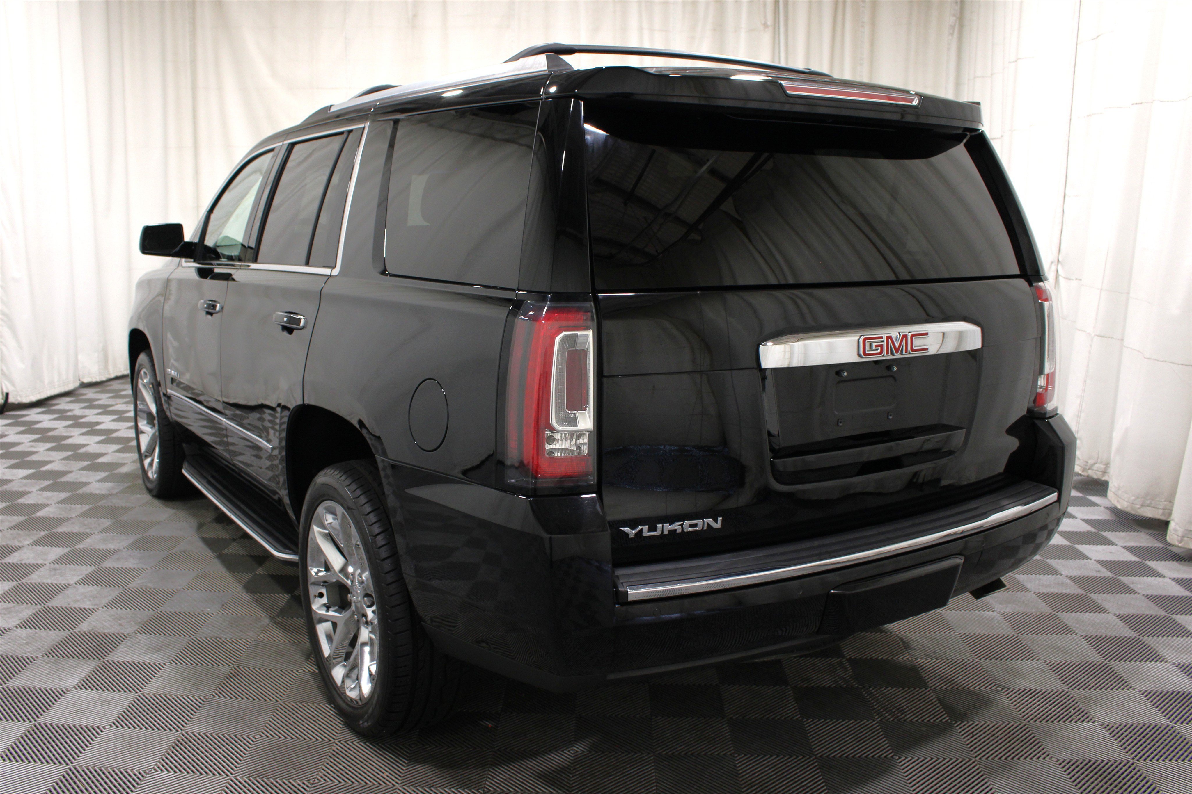 Used 2018 Onyx Black GMC Denali image 37