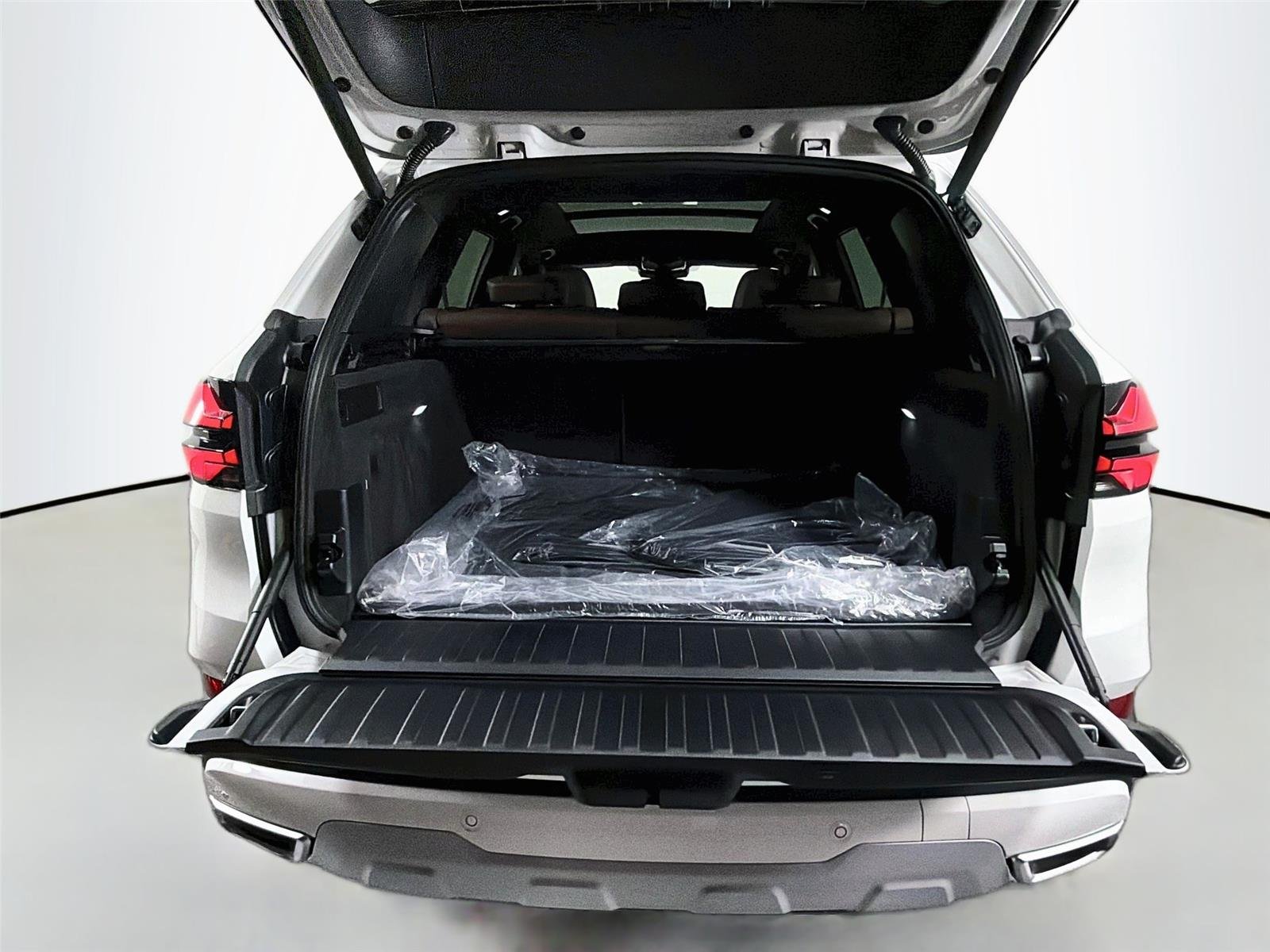 New 2026 Alpine White BMW xDrive40i image 28