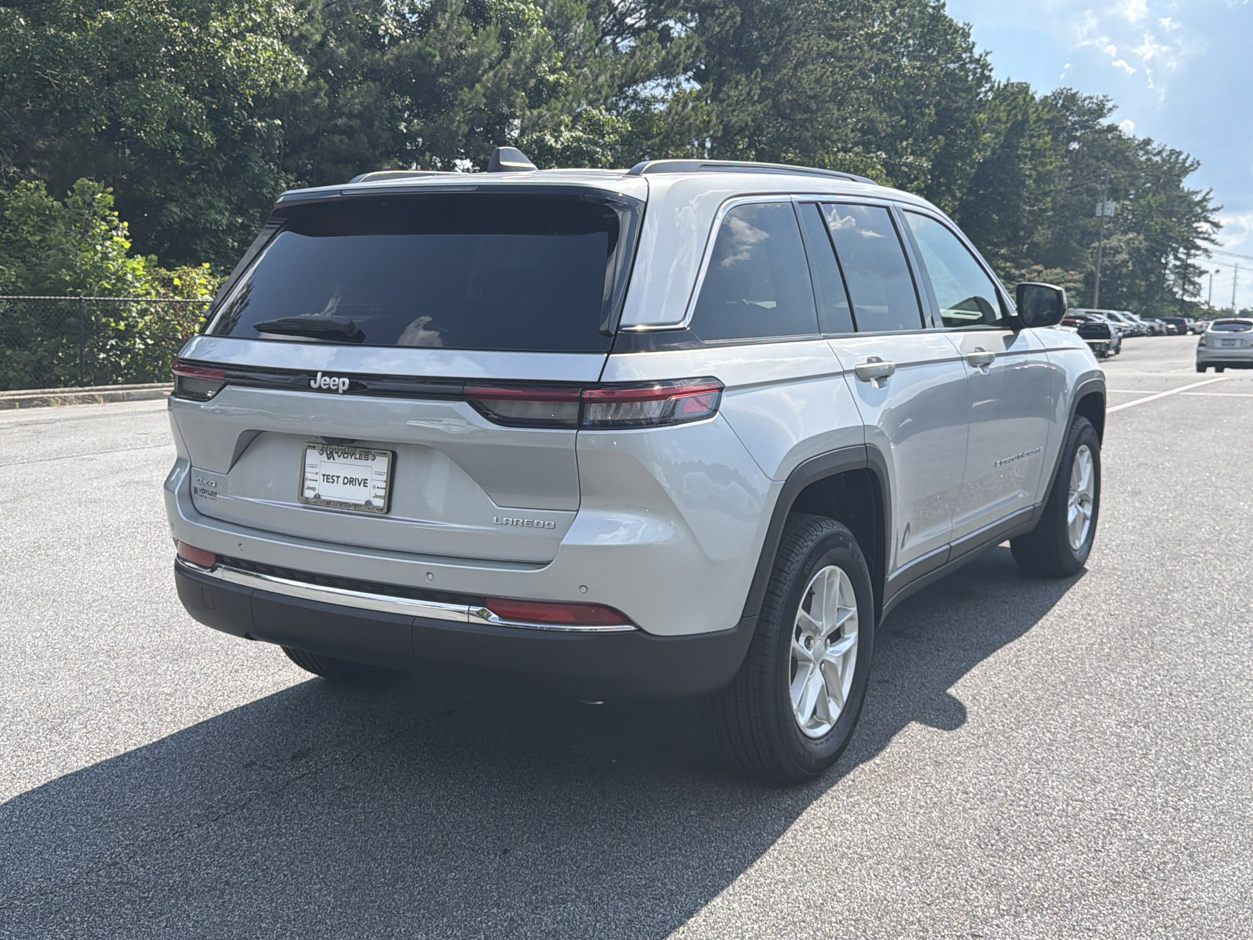 New 2026 Silver Zynith Jeep Laredo image 8