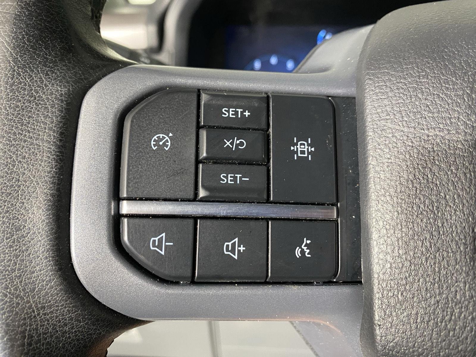 Used 2025 Iconic Silver Ford XLT image 15