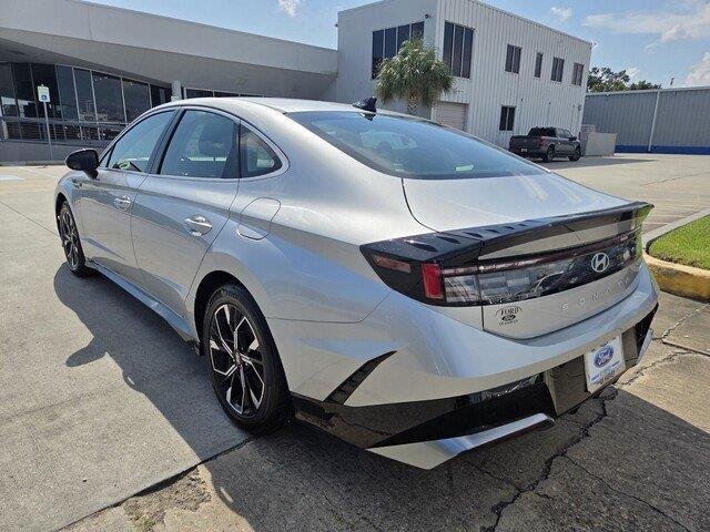 Used 2025 Aero Silver Hyundai SEL image 3