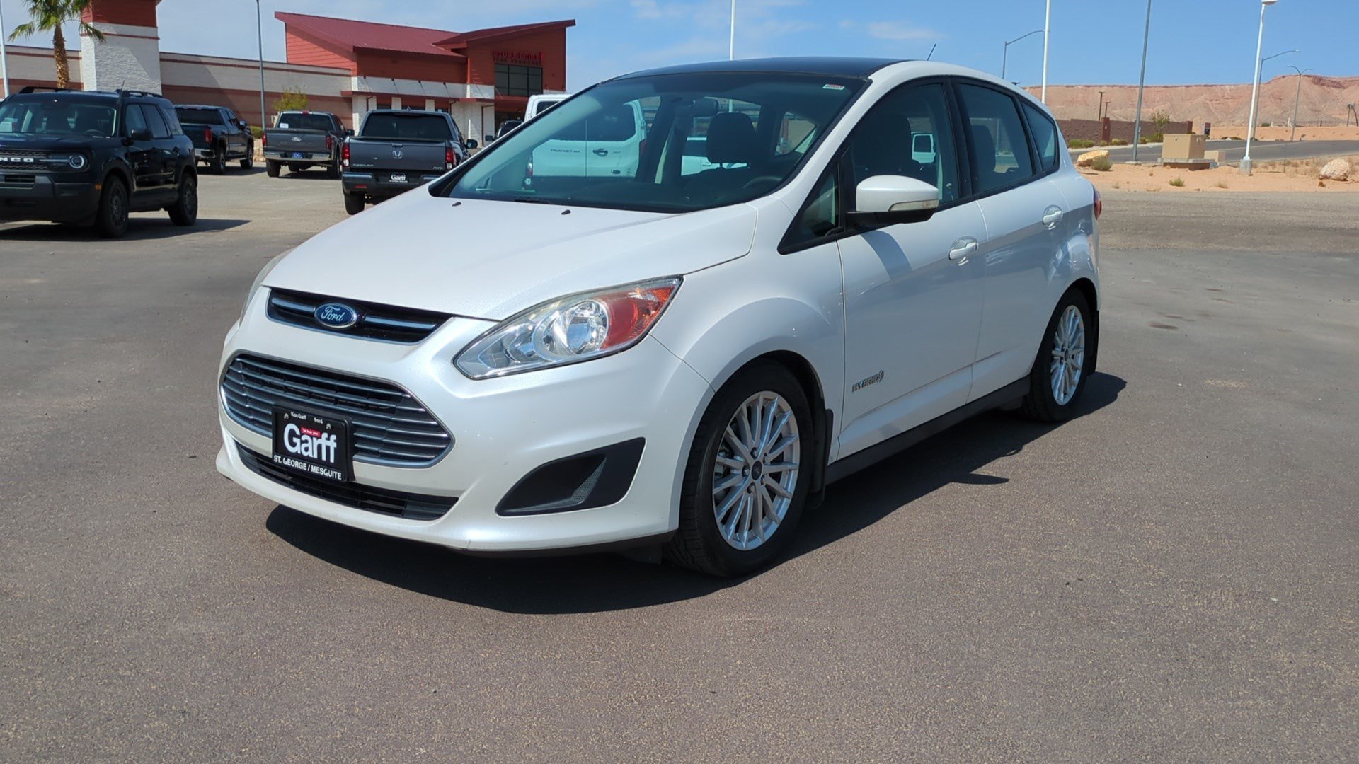 Used 2015 White Platinum Clearcoat Metallic Ford SE image 7