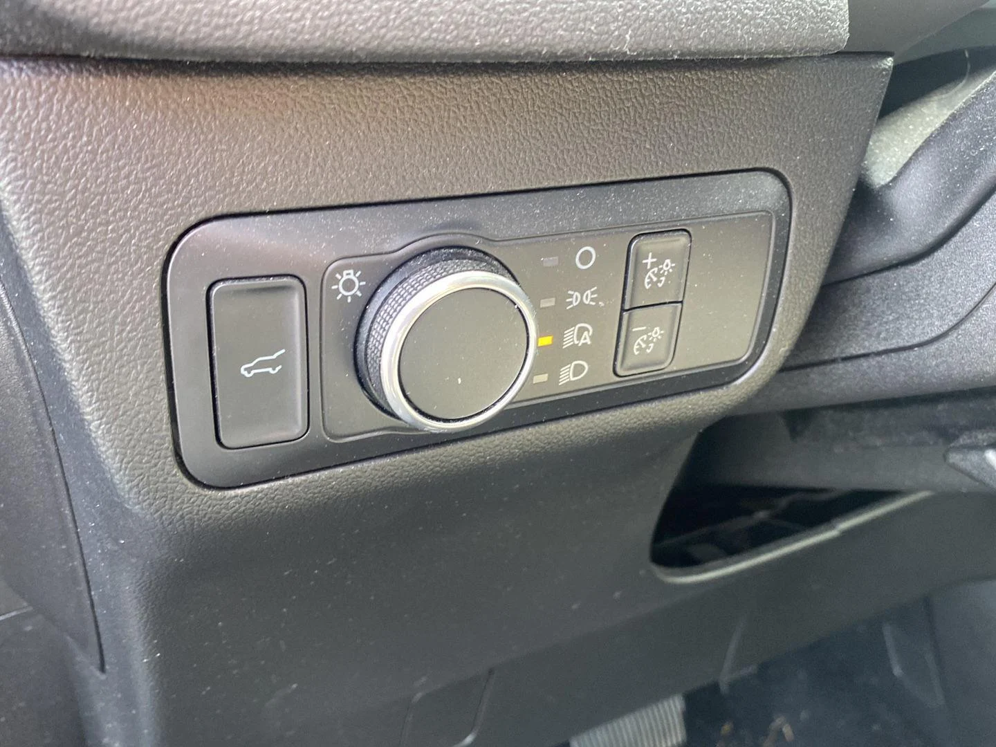 Used 2022 Carbonized Gray Ford SE image 17