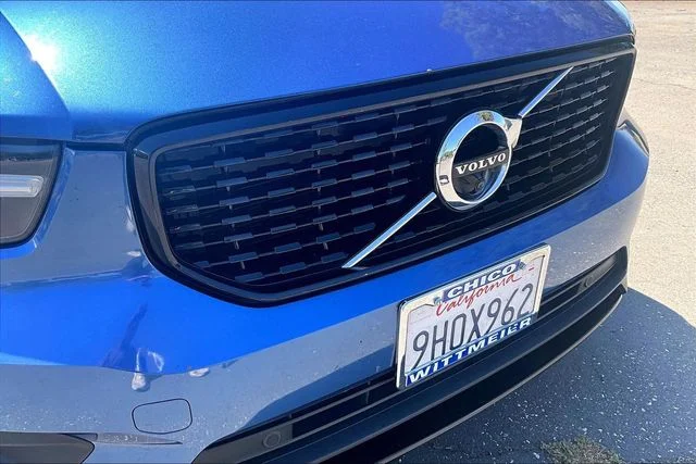 Used 2020 Blue Volvo R-Design image 30