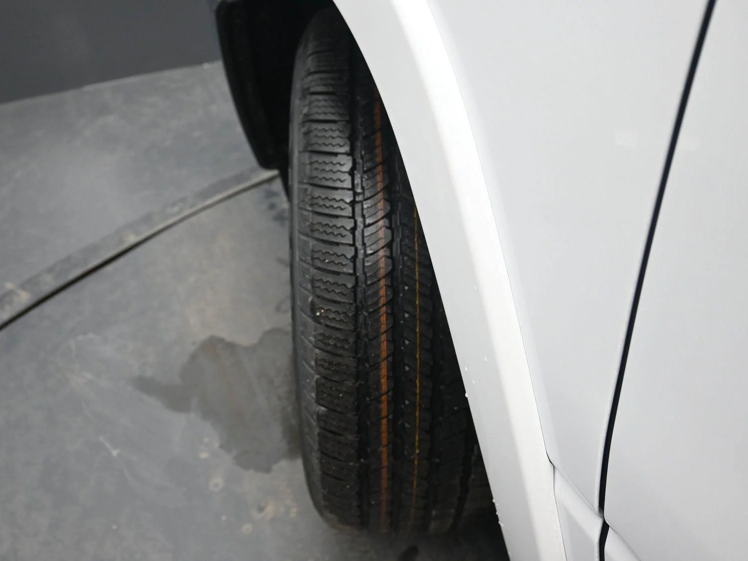 New 2026 Ivory White Tri-Coat Pearl-Coat Exterior Paint RAM Laramie image 5