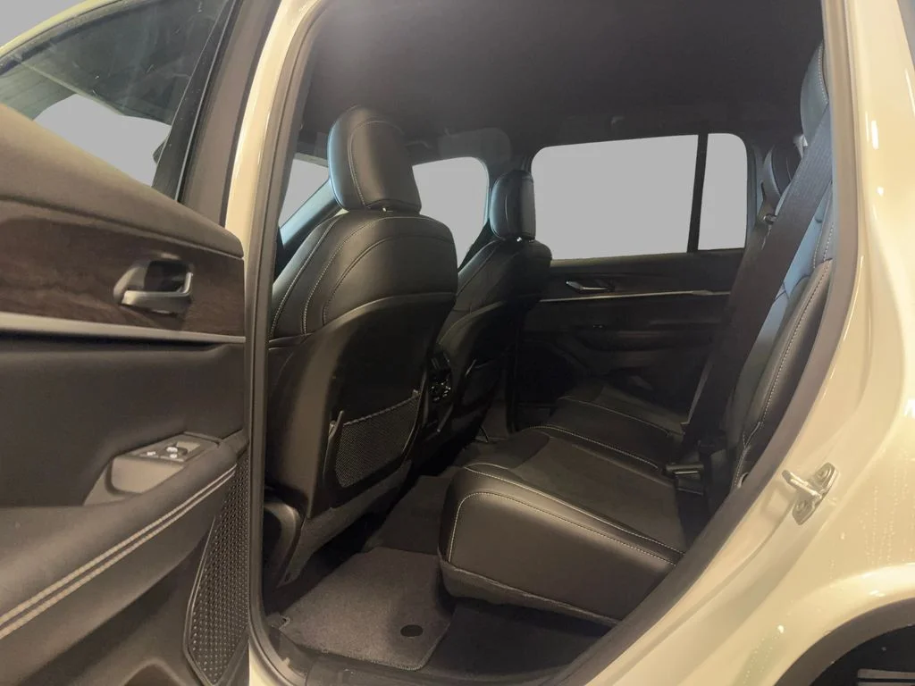 New 2026 Bright White Clearcoat Jeep Altitude image 10