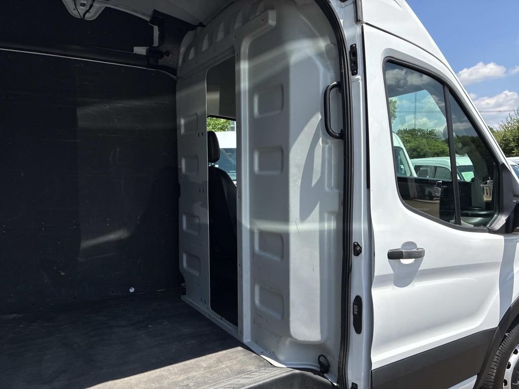 Used 2024  Ford Base image 10