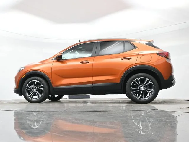 Used 2023 SUNSET GLOW METALLIC Buick Select image 28
