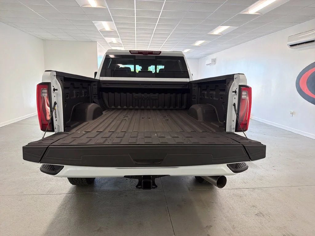 New 2026 Glacier White Tricoat GMC Denali Ultimate image 7