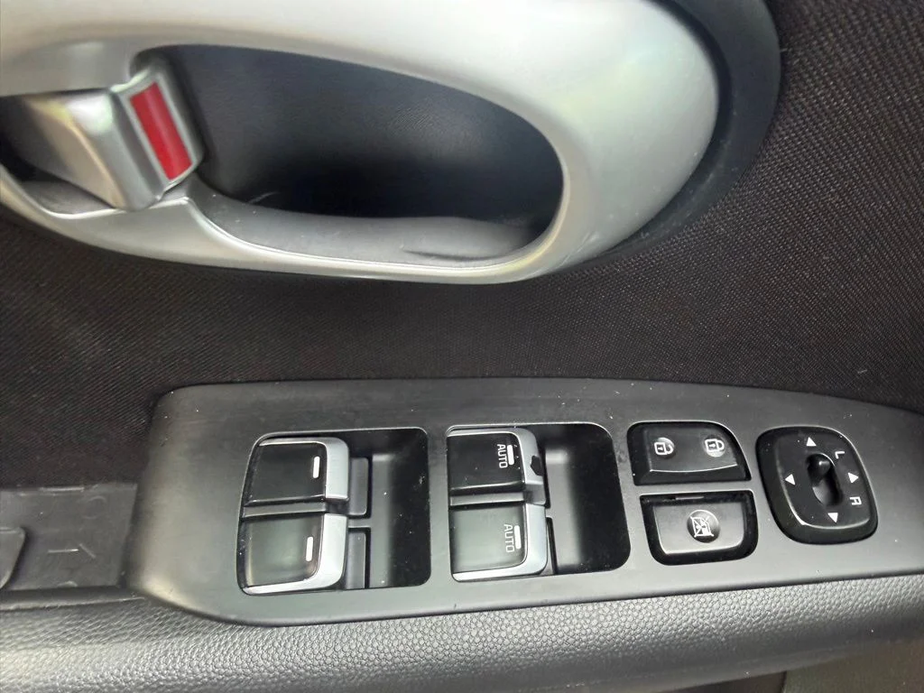 Used 2017 Shadow Black Kia Plus image 13