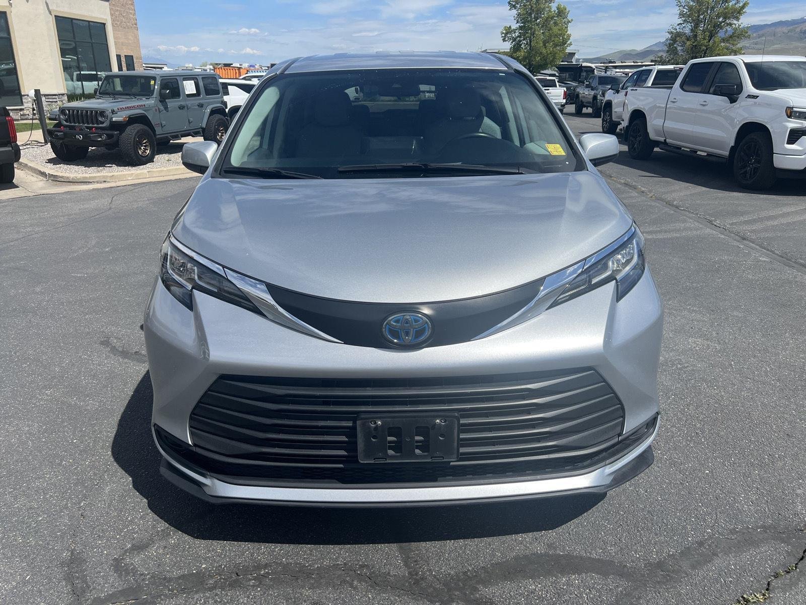 2021 Toyota Sienna LE - Photo 8