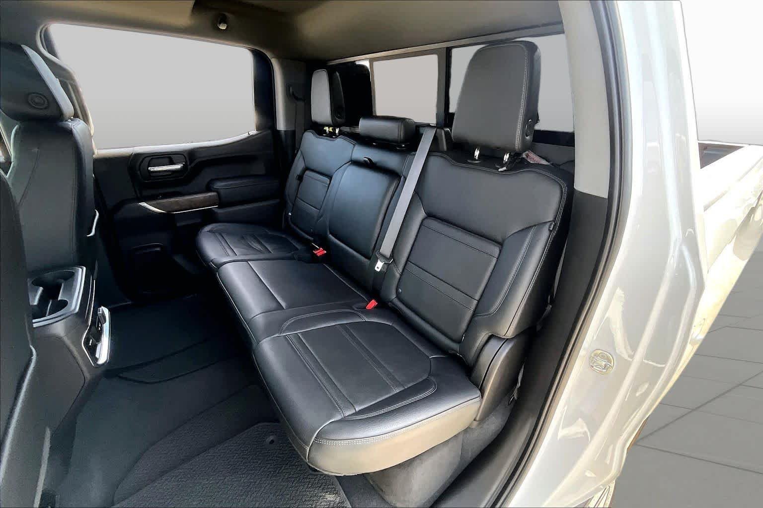 Used 2022 White Frost Tricoat GMC Denali image 21
