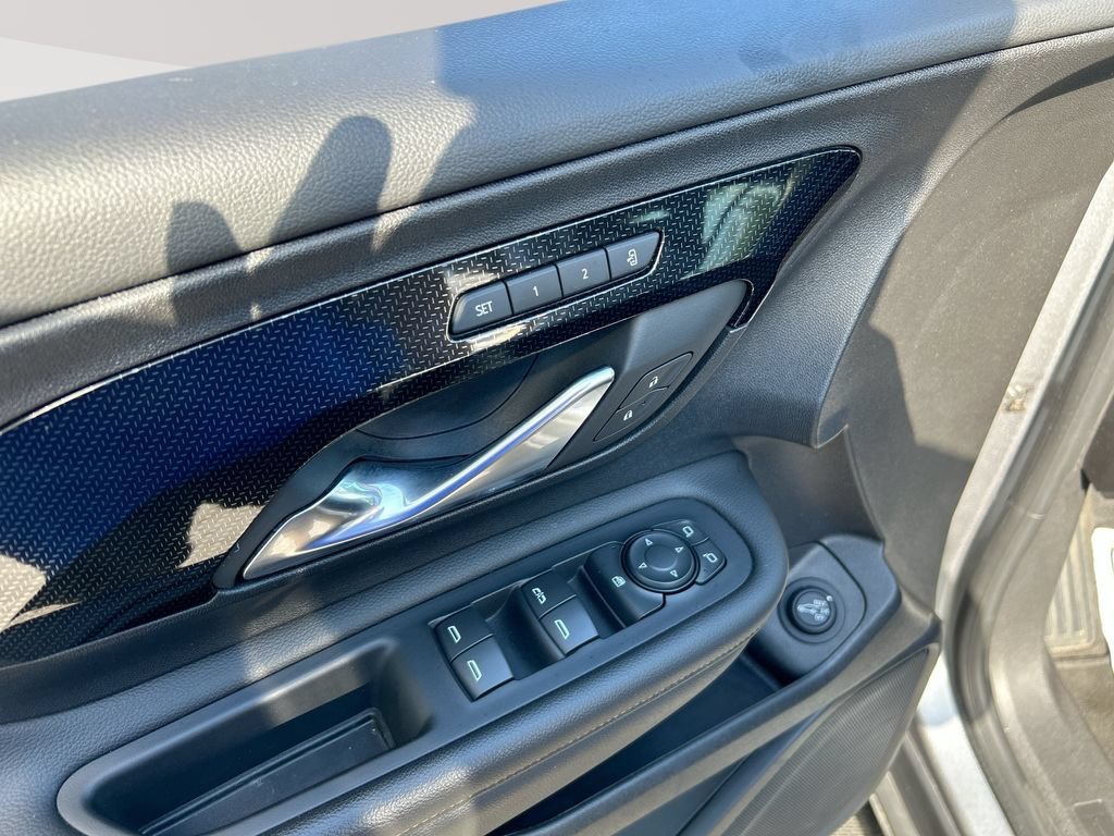 Used 2024 Sterling Metallic GMC AT4 image 27