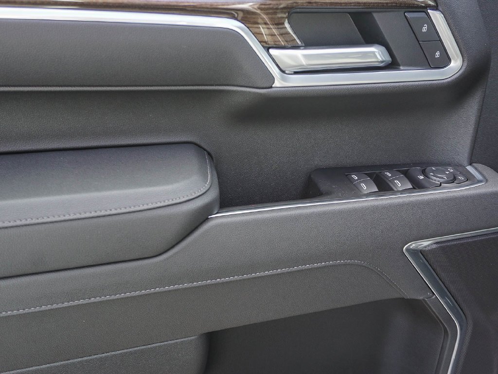 New 2026 Sterling Gray Metallic Chevrolet LT image 18
