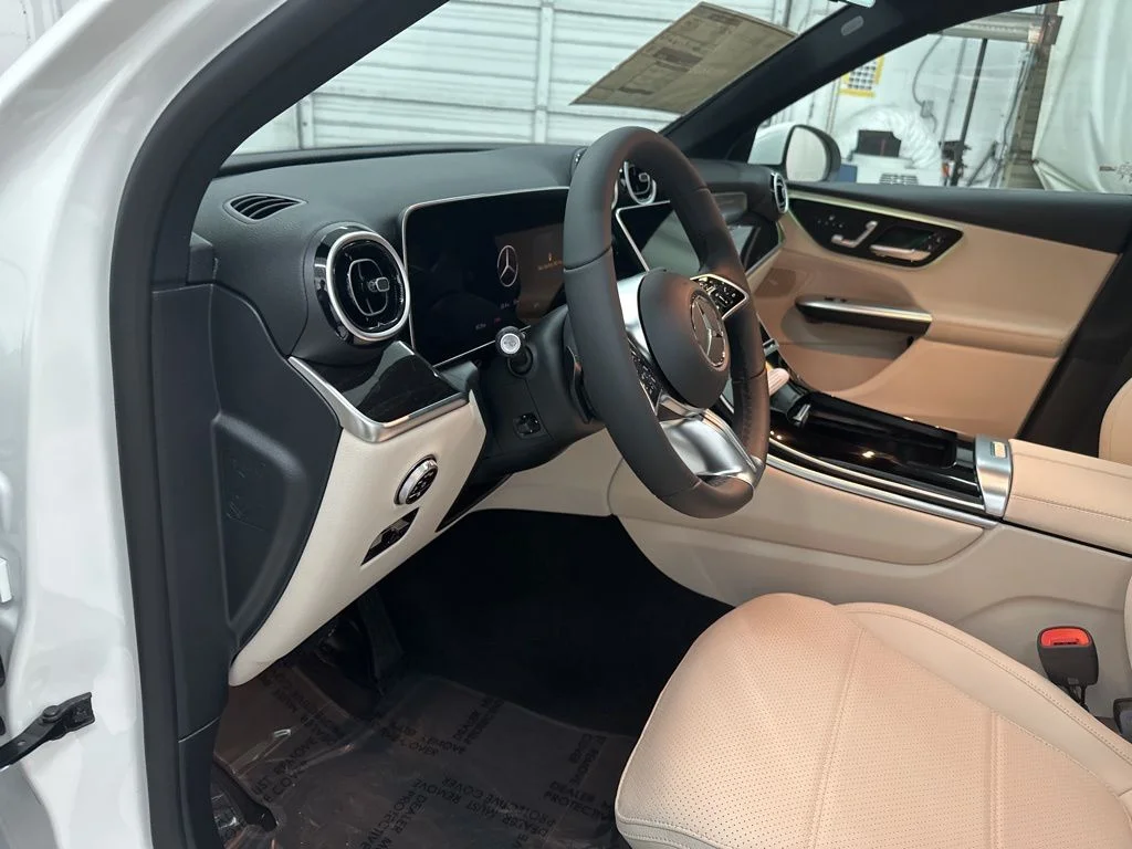Used 2026 White Mercedes-Benz GLC 300 image 9