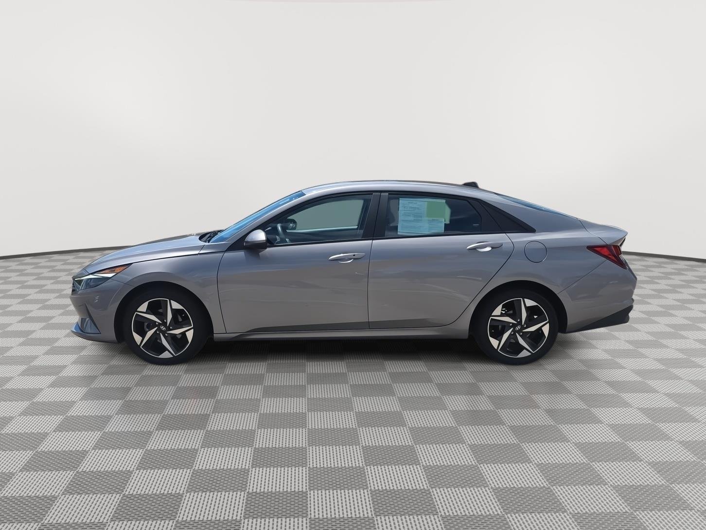Used 2023 Fluid Metal Hyundai SEL image 8