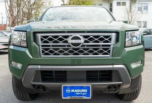 Used 2023 Green Nissan SV image 3