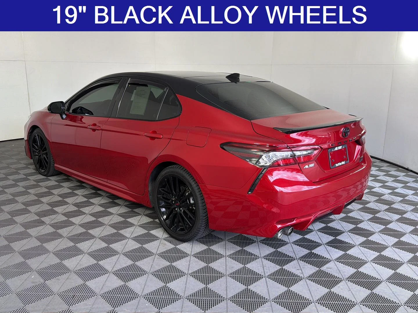 Used 2022 Supersonic Red w/Midnight Black Metallic Roof Toyota XSE image 7