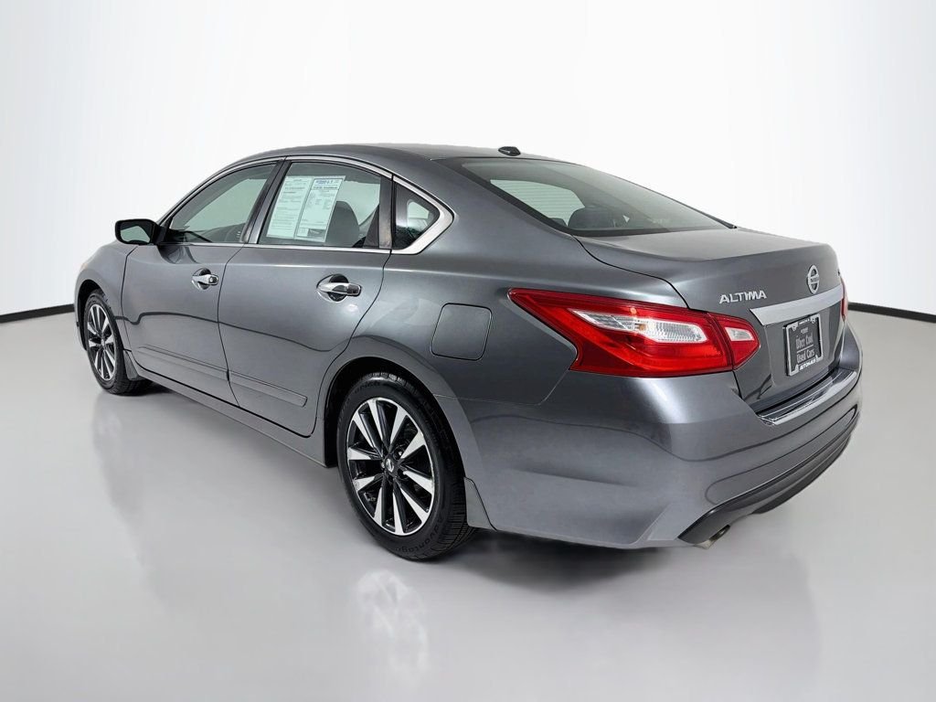 Used 2016 Gun Metallic Nissan 4dr Sedan I4 2.5 SV image 5
