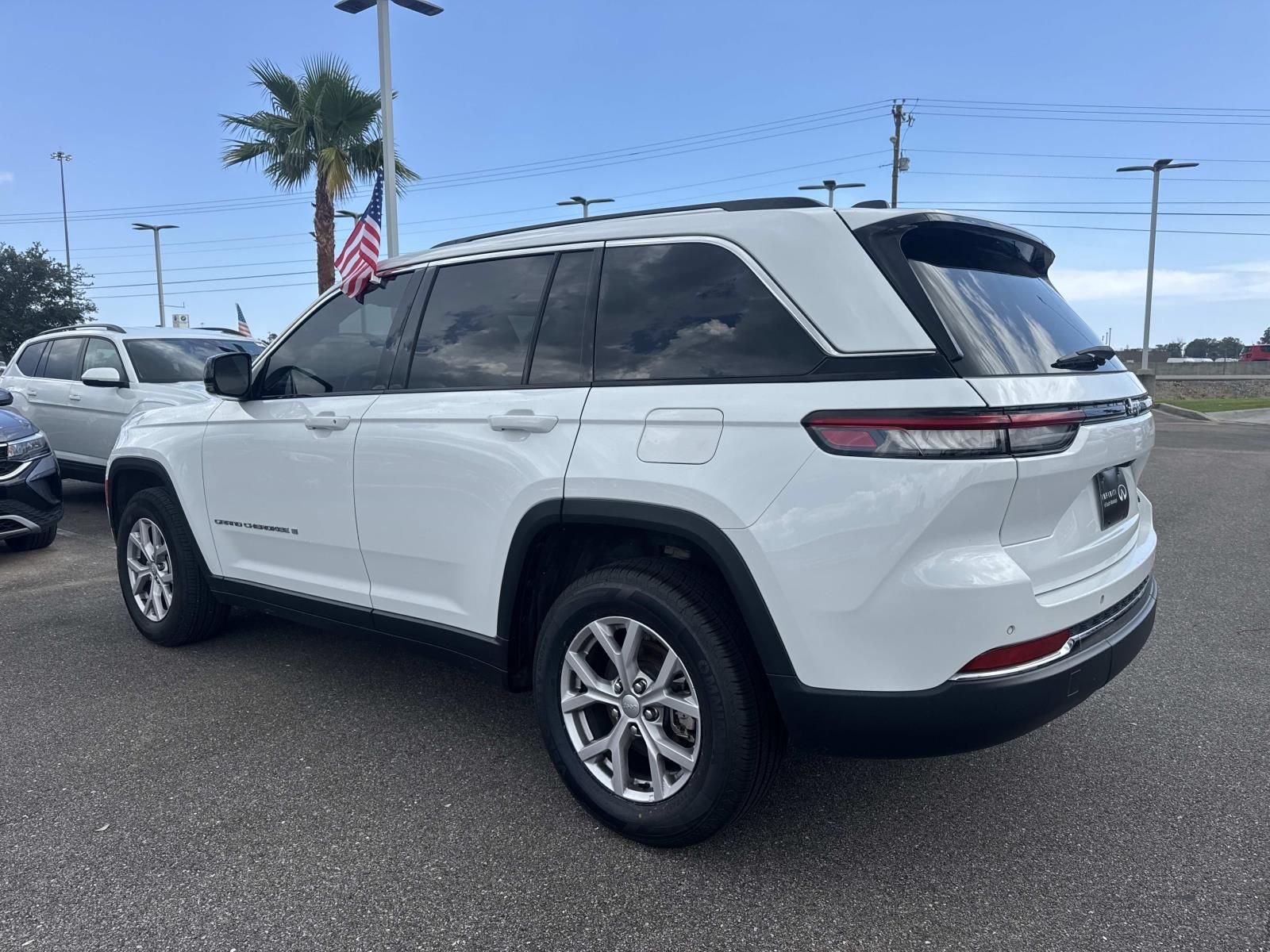 Used 2022 White Jeep Limited image 7