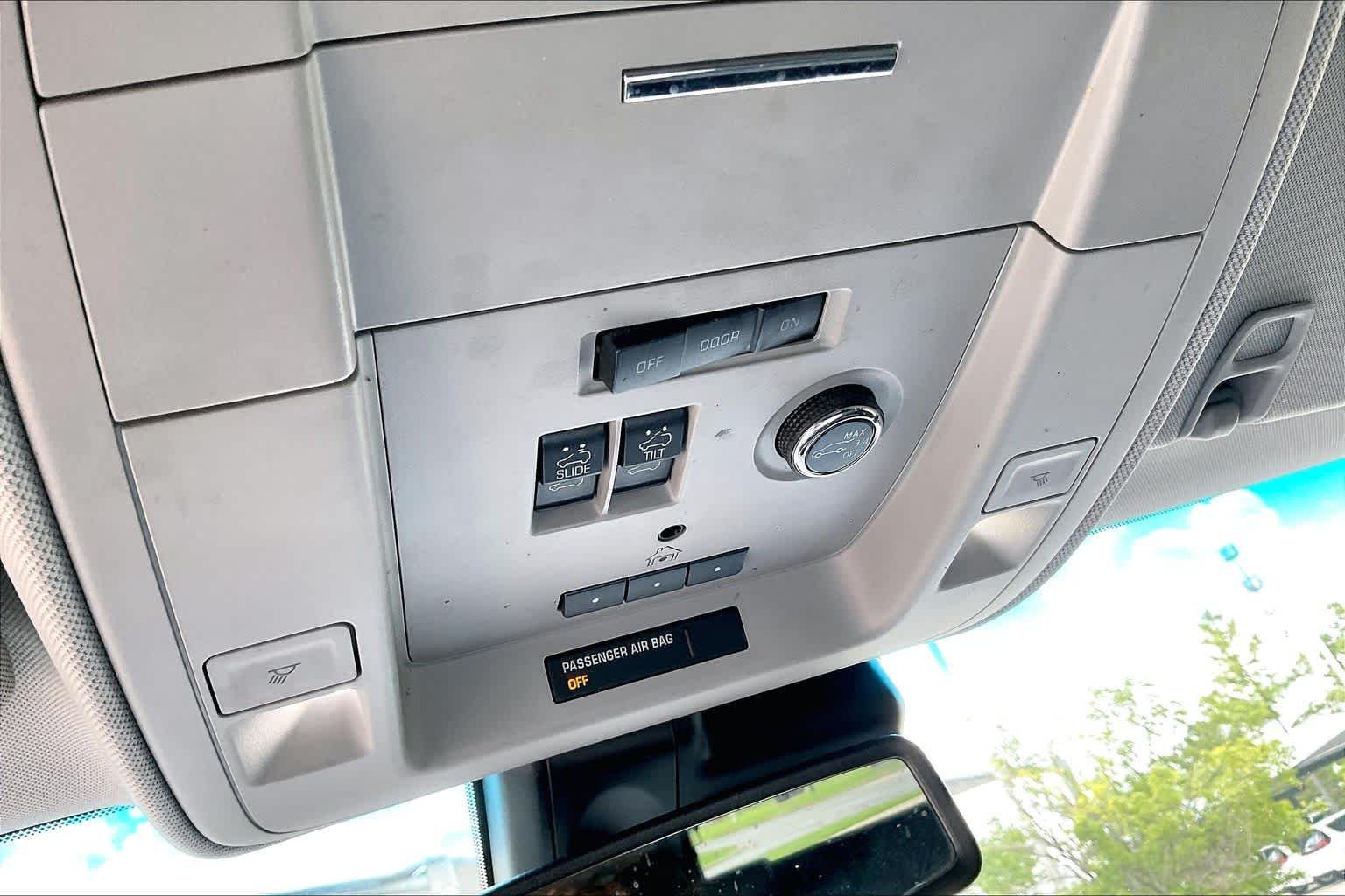 Used 2020 Dark Sky Metallic GMC SLT image 31