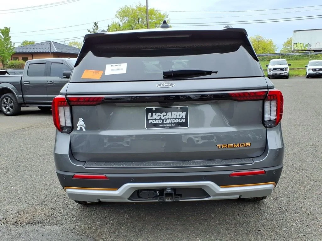 New 2026 Carbonized Gray Metallic Ford Tremor® image 5