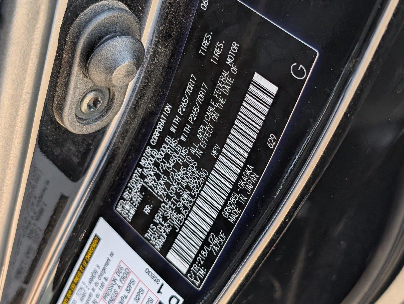 Used 2020 Midnight Black Metallic Toyota Venture image 38