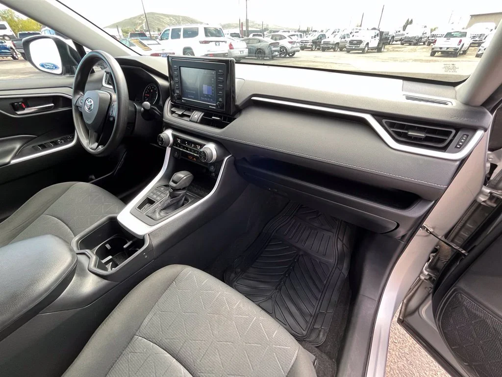 Used 2022 Silver Toyota XLE image 18