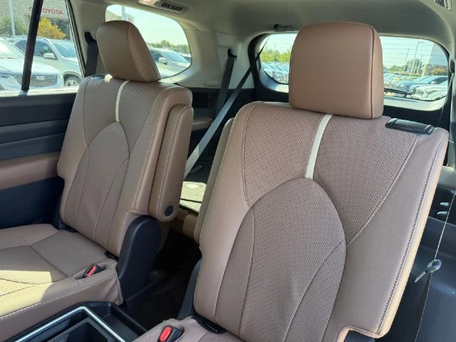 Certified Used 2025 WIND CHILL PEARL Toyota Platinum image 30