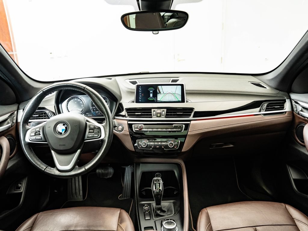 Used 2021 Black Sapphire Metallic BMW sDrive28i image 4