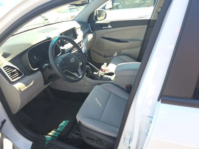 Used 2020 White Hyundai Value image 8