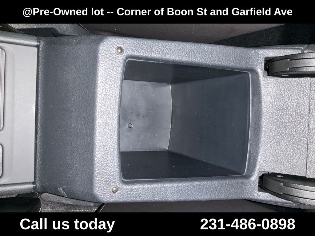 Used 2016  Volkswagen Base image 25