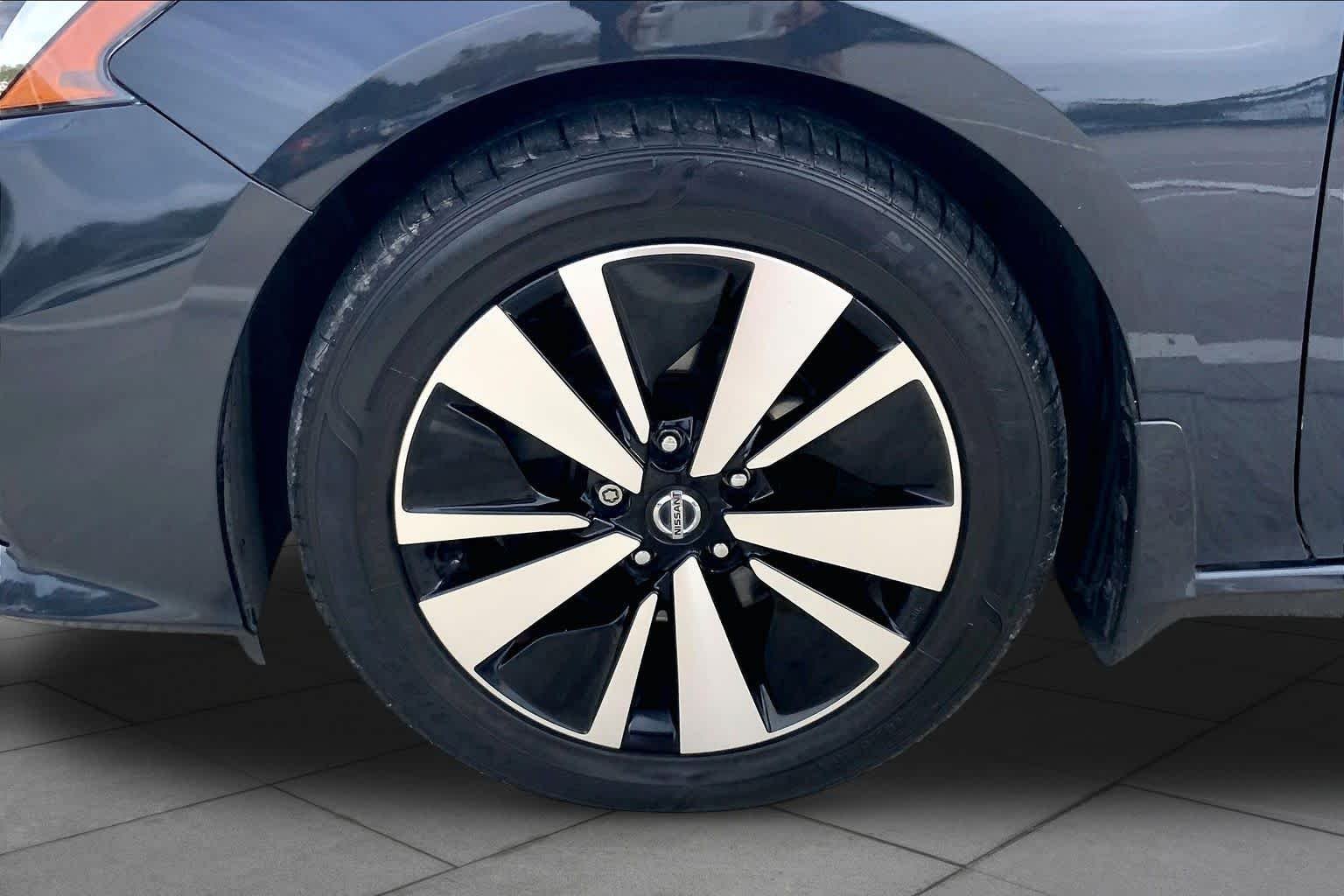 Used 2021 Storm Blue Metallic Nissan 2.5 SV image 11