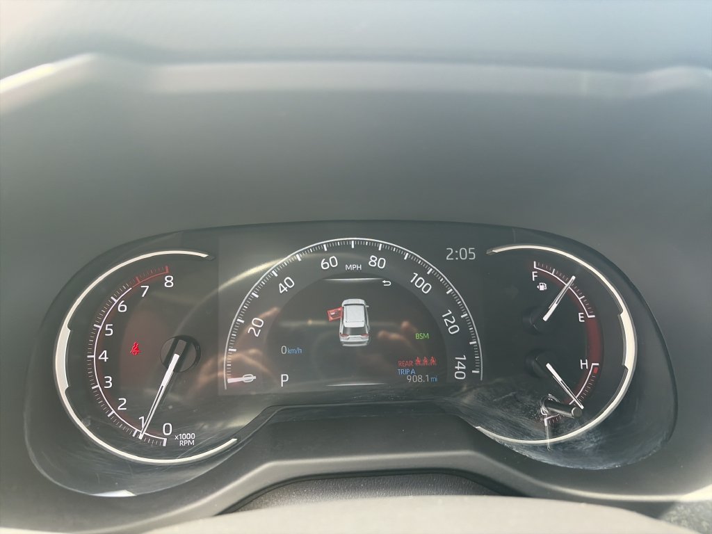 Used 2025  Toyota XLE image 33