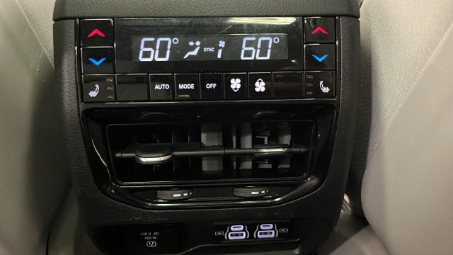Used 2023 Diamond Black Crystal Pearlcoat Jeep Overland image 38
