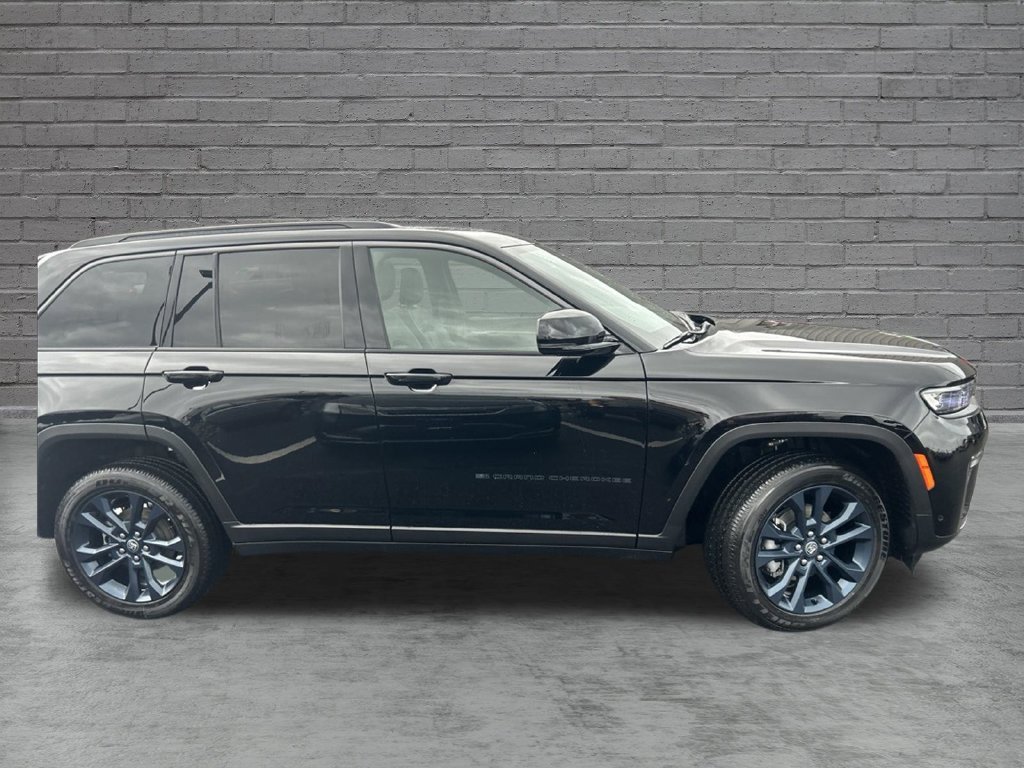 New 2026 Diamond Black Crystal Pearl-Coat Exterior Paint Jeep  image 10