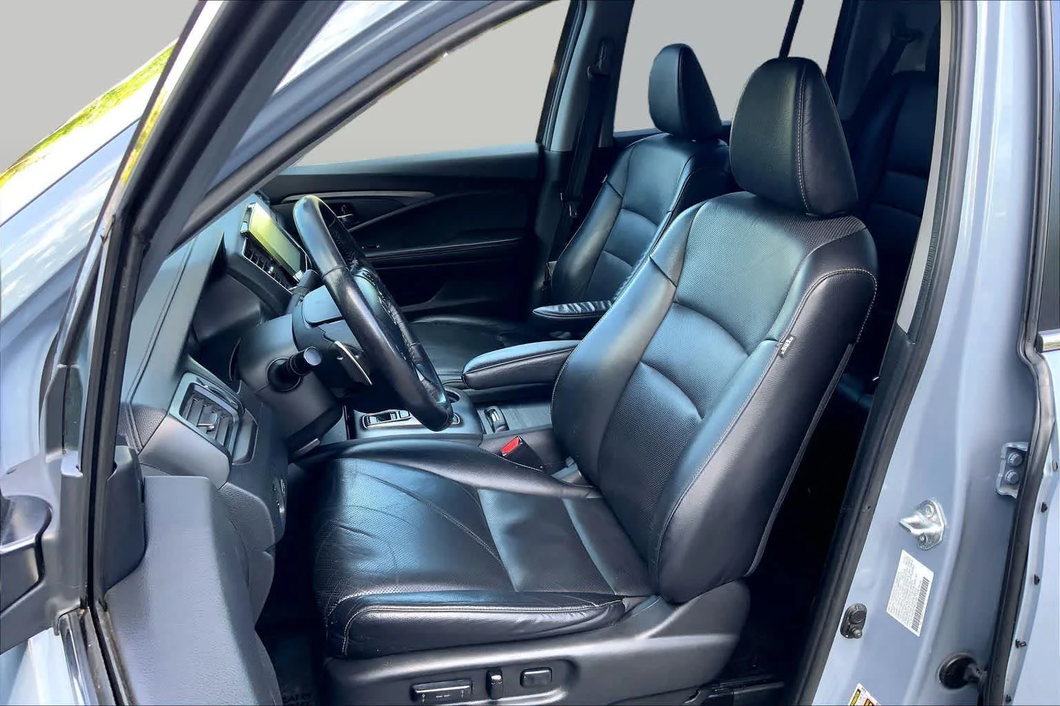 Certified Used 2023 Sonic Gray Pearl Honda RTL image 9