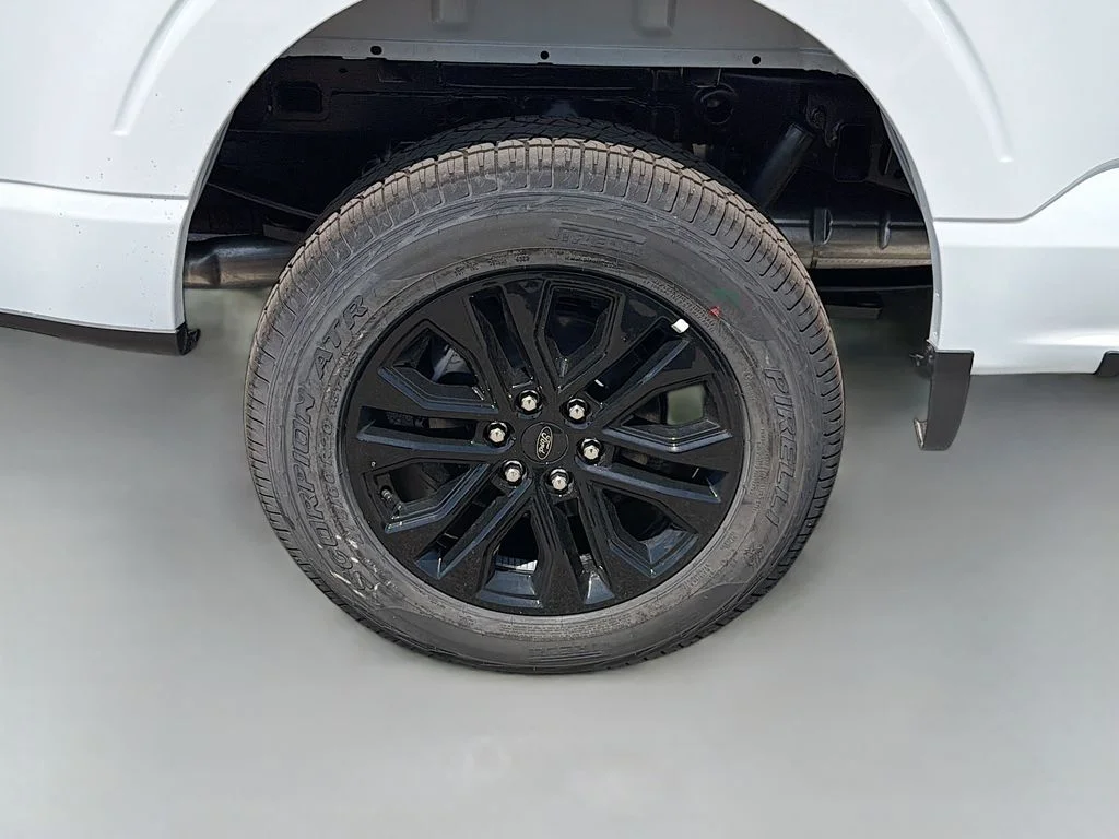 New 2026 Oxford White Ford XLT image 5