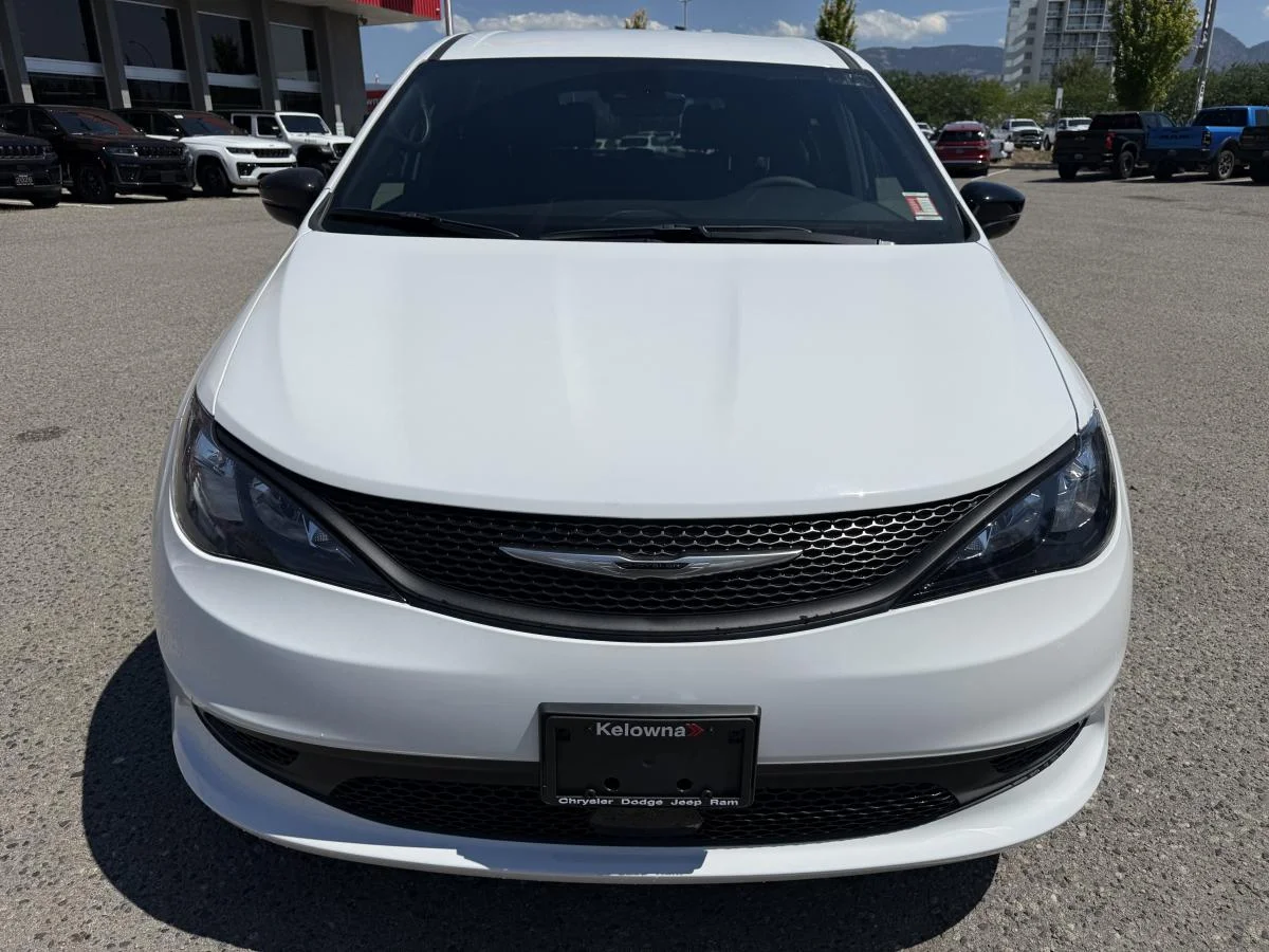 New 2027 White Chrysler SXT image 2
