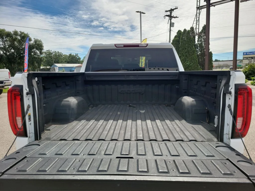 Used 2021 White GMC AT4 image 8